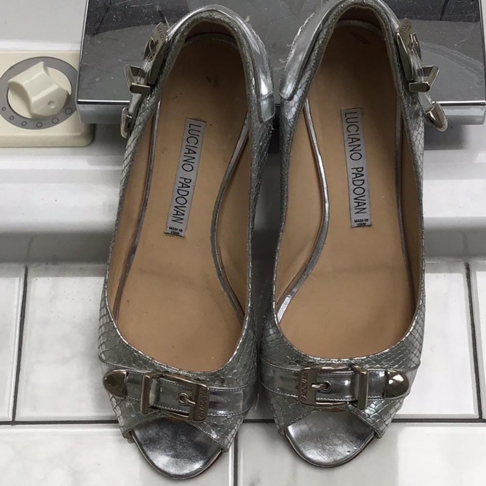 🟡🟡Silver Luciano Padovan flats sz 6🟡🟡